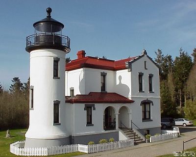 Link to 1280x1024 Wallpaper Photo - "Admiralty Head Lighthouse"