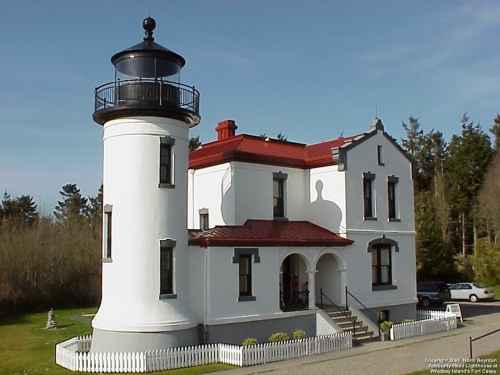 Link to 1152x864 Wallpaper Photo - "Admiralty Head Lighthouse"