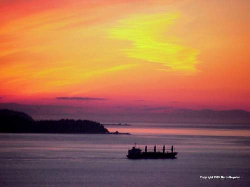 Link to 1600x1200 Wallpaper Photo - "Sunset and Ship"