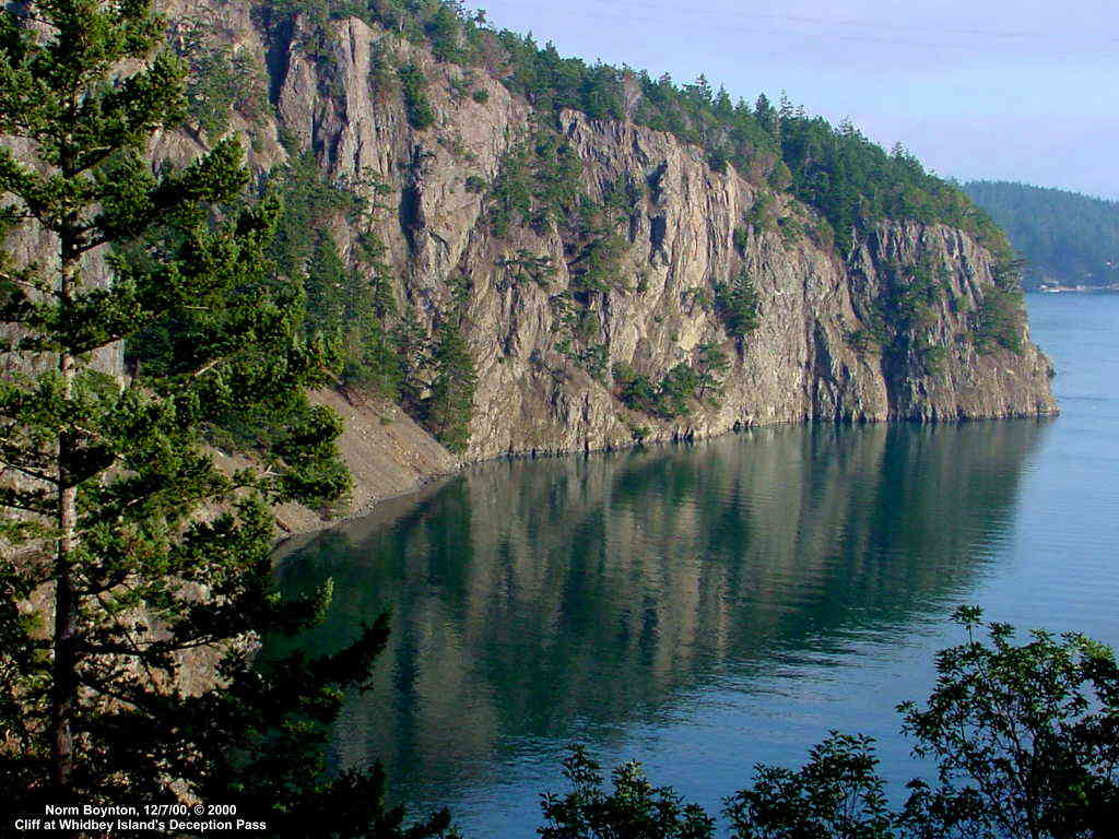 Cliff at Deception Pass on Whidbey Island
 - 1024 x 768