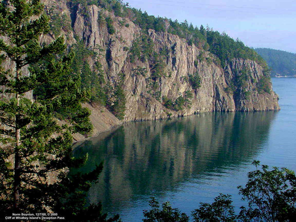 Cliff at Deception Pass on Whidbey Island
 - 1152 x 864