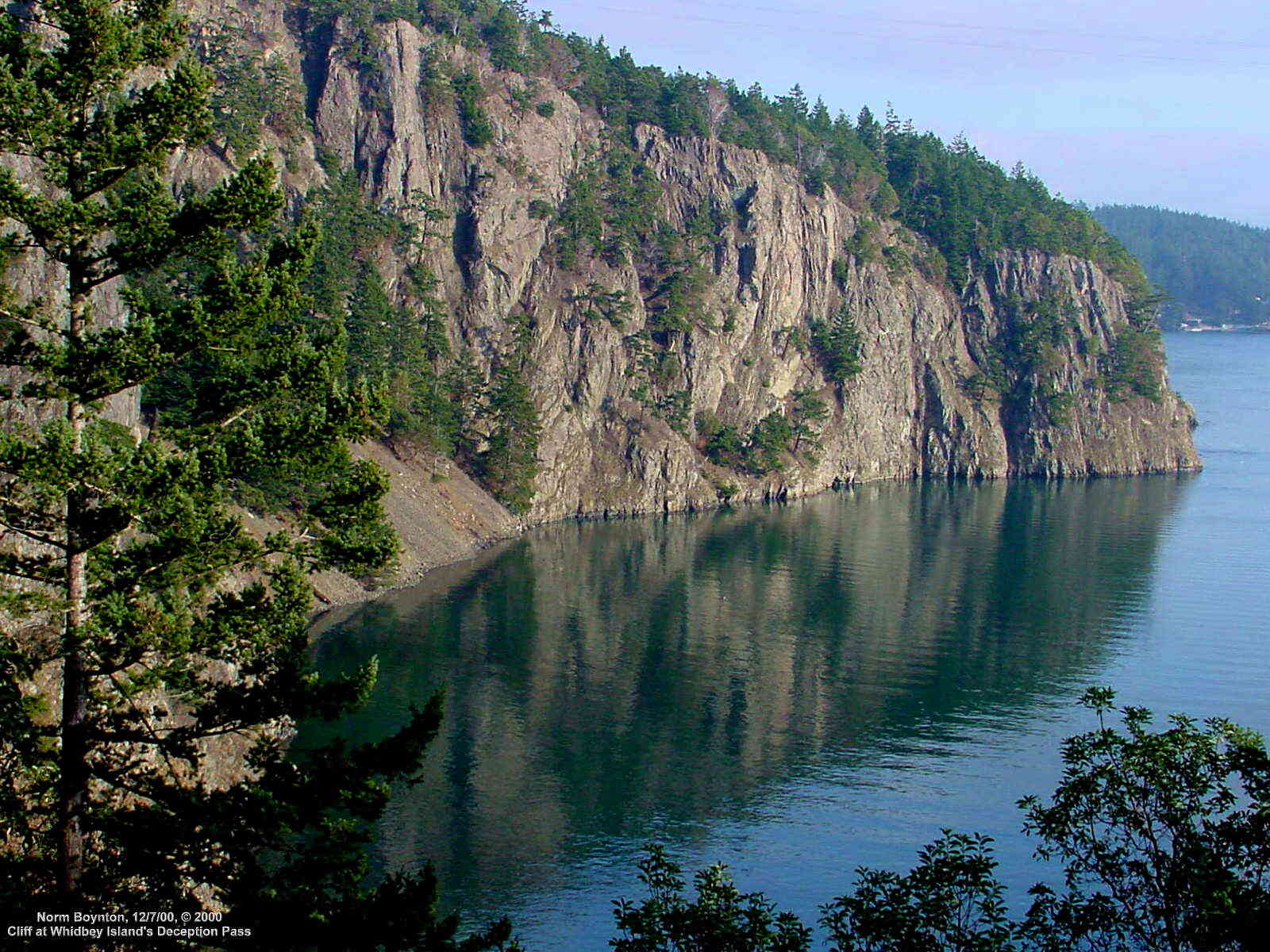 Cliff at Deception Pass on Whidbey Island
 - 1600 x 1200