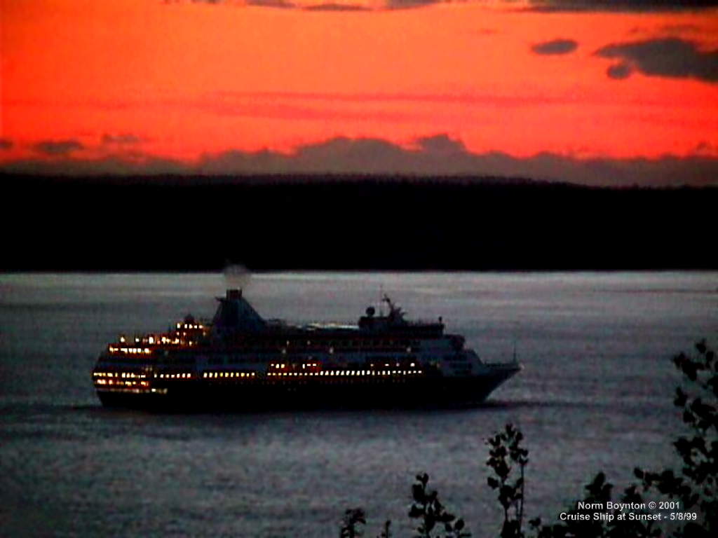 Cruise Ship at Sunset - 1024 x 768