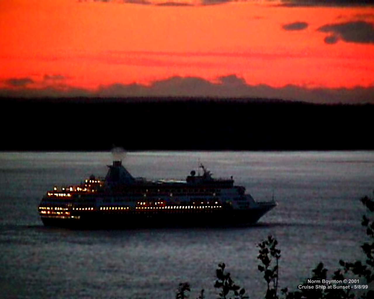 Cruise Ship at Sunset - 1280 x 1024