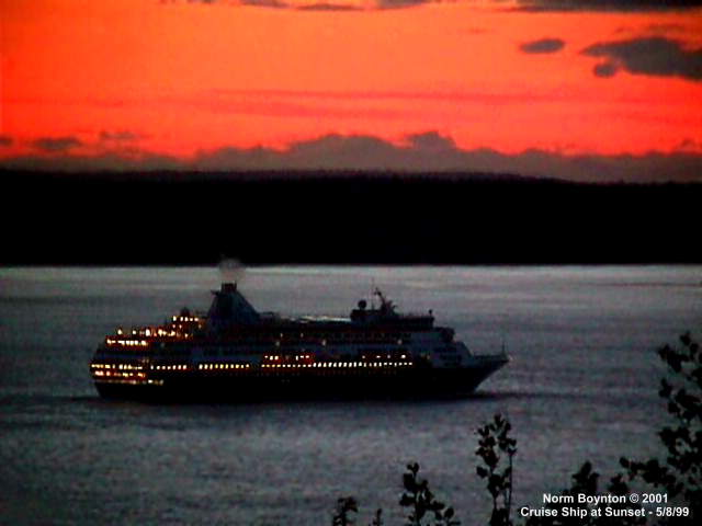 Cruise Ship at Sunset - 640 x 480