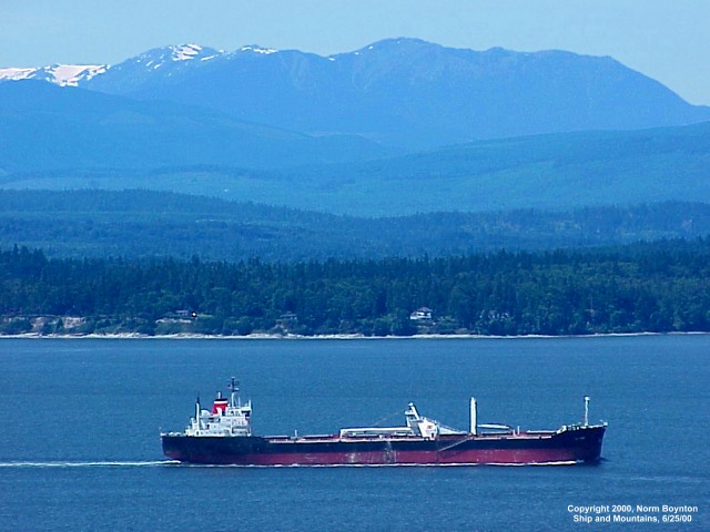 Wallpaper Photo - "Ship and Mountains" - 640x480